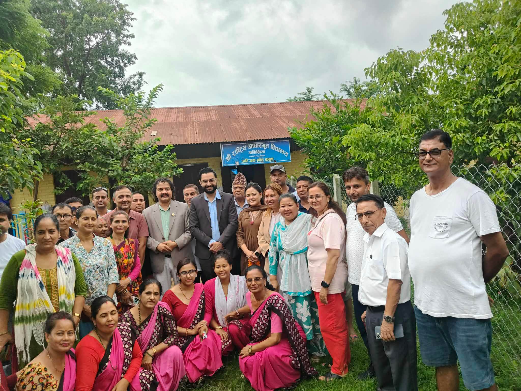 रत्ननगरको अटिजम स्रोत कक्षाको अवलोकन गर्दै शिक्षामन्त्री: समावेशी शिक्षामा सरकारको जोड