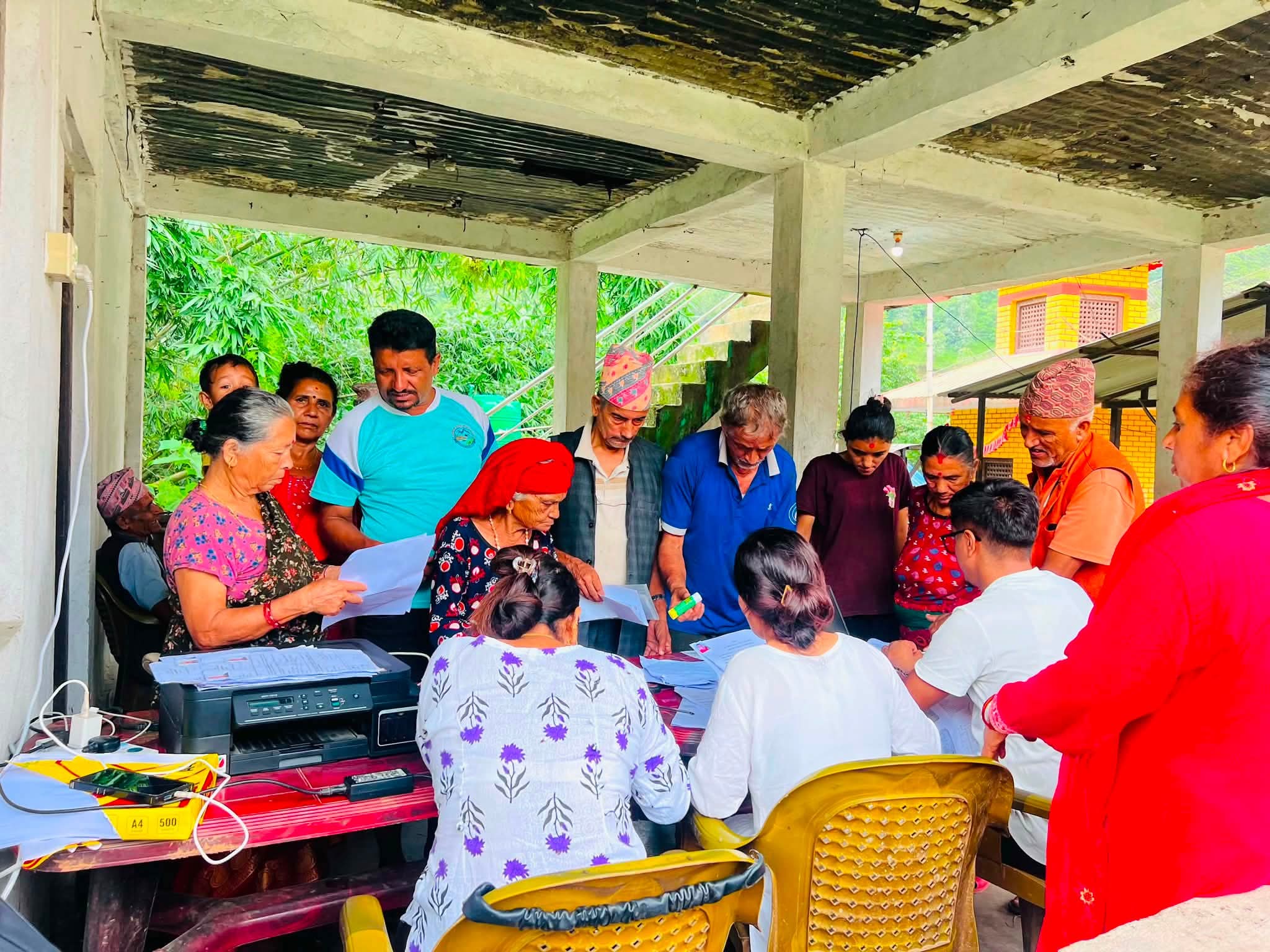 गण्डकी गाउँपालिका-७ मा टोलटोलमै पुगेर सामाजिक सुरक्षा भत्ता नवीकरण